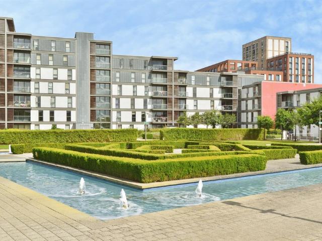 Flat for sale in Milton Keynes