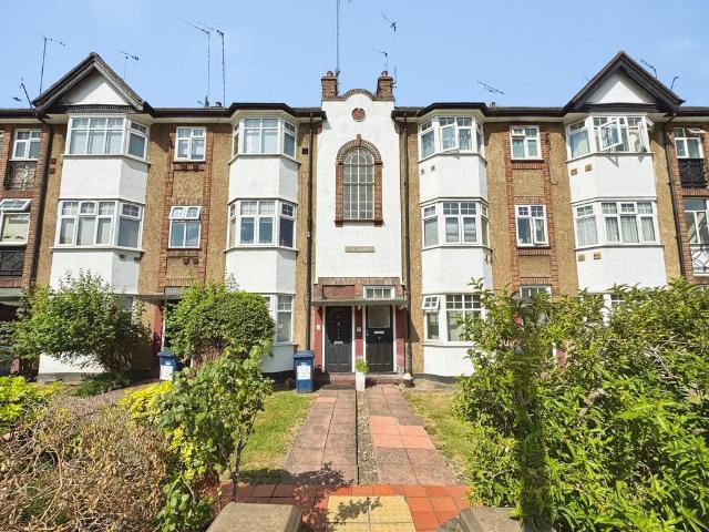 Flat for sale in Temple Fortune, Greater London