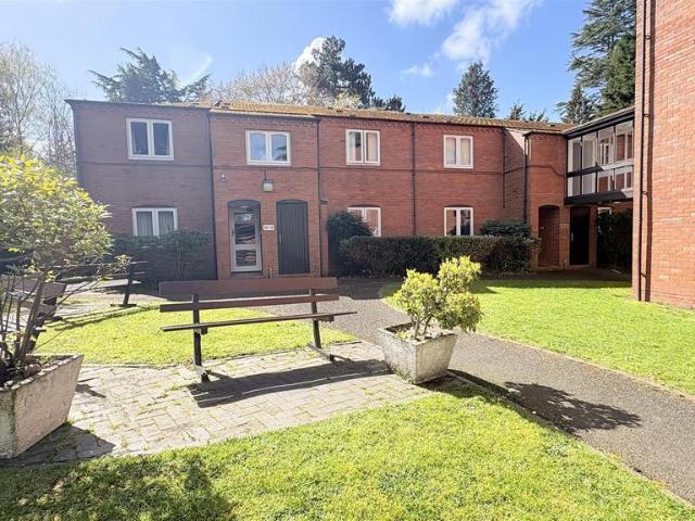 Flat for sale in Wake Green, West Midlands