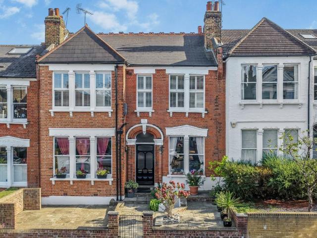 Flat for sale in London Borough of Haringey, Greater London