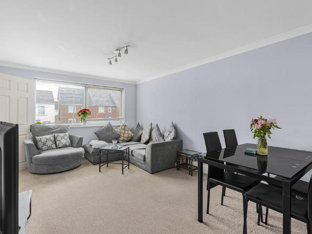 Flat for sale in Fretherne, Hertfordshire
