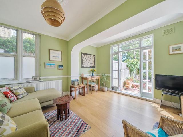 Flat for sale in West Norwood, Greater London