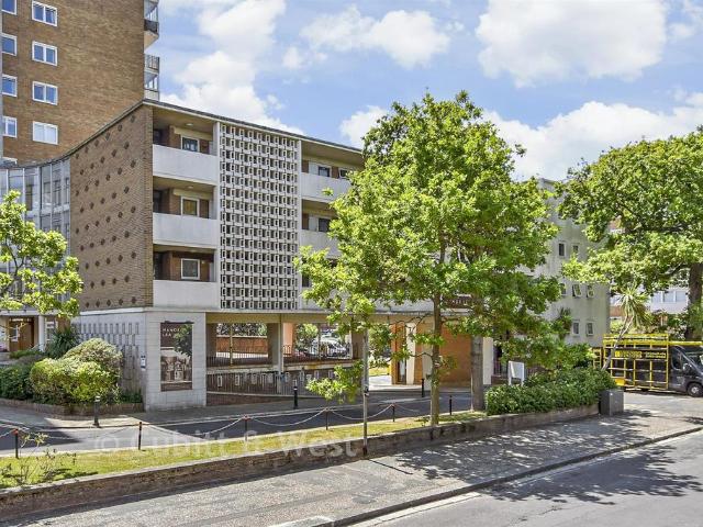 Flat for sale in West Worthing, Worthing