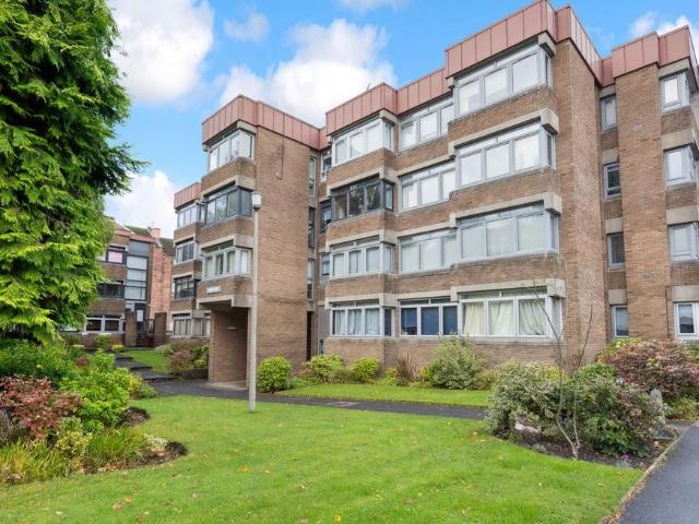 Flat for sale in Langside, Scotland