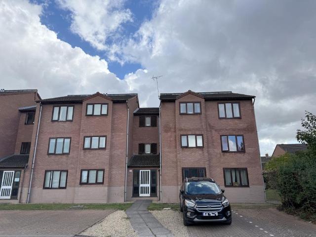 Flat for sale in Tewkesbury, Pamington