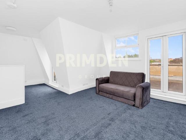 Flat for sale in Gospel Oak, Greater London