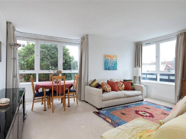 Flat for sale in Chelsea, Greater London