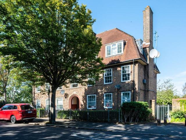 Flat for sale in London Borough of Lewisham, Greater London