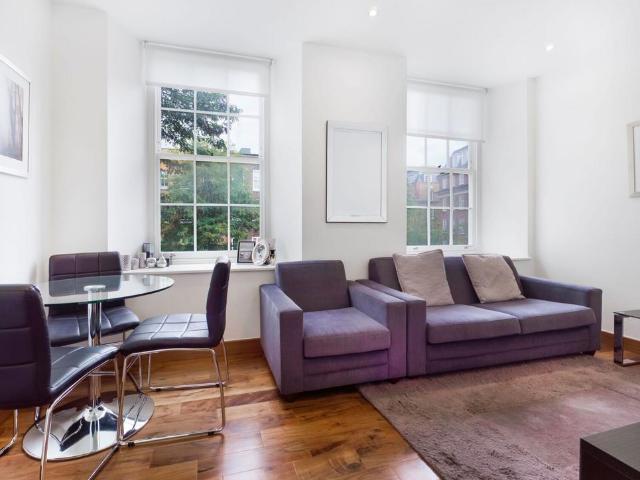 Flat for sale in Holborn, Greater London