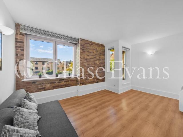 Flat for sale in Isle Of Dogs, Greater London