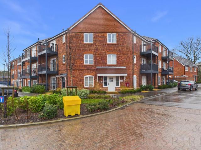 Flat for sale in Forge Wood, Glynde