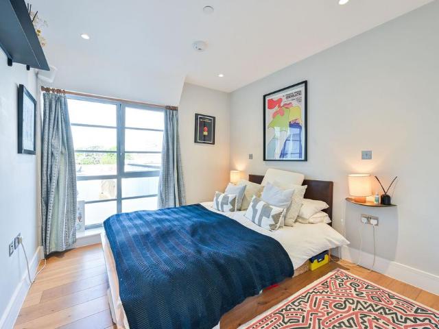 Flat for sale in Peckham, Greater London