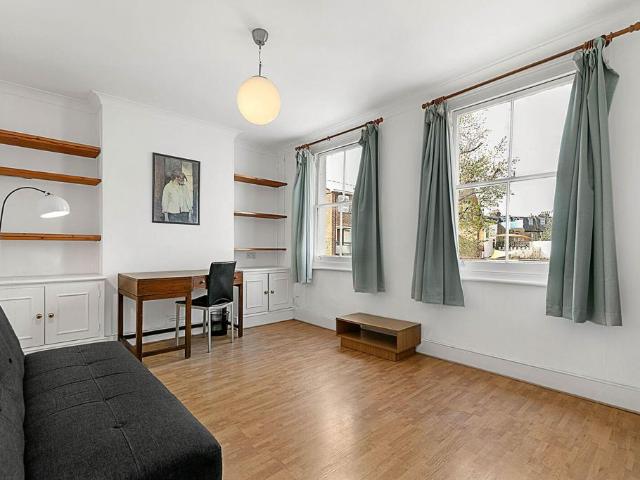 Flat for sale in West Kensington, Greater London