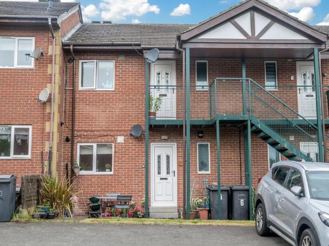 Flat for sale in Skelmanthorpe, West Yorkshire