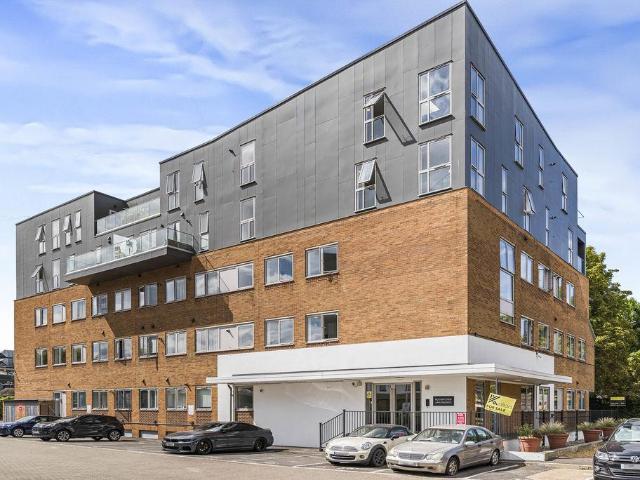 Flat for sale in North Cray, Greater London