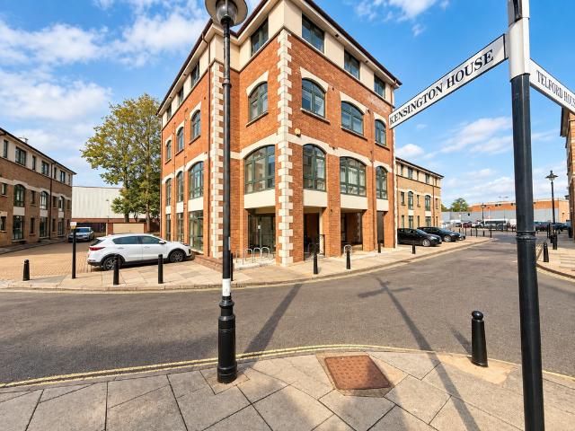 Flat for sale in Corner Hall, Dacorum
