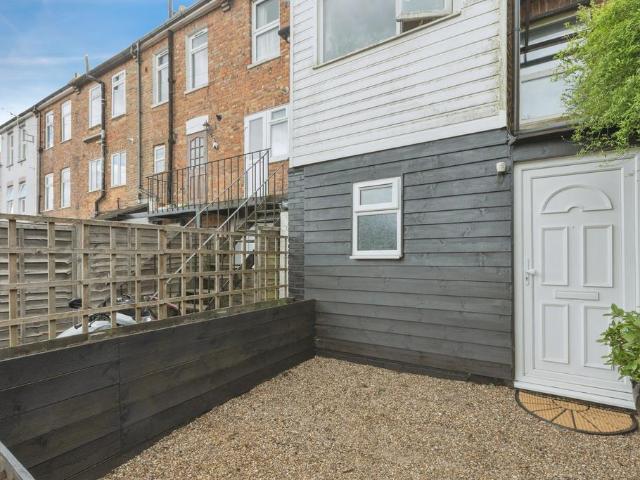 Flat for sale in Sevenoaks, The Butts