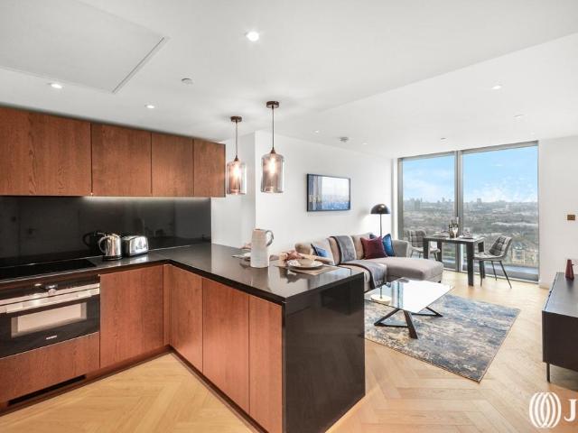 Flat for sale in Canary Wharf, Greater London