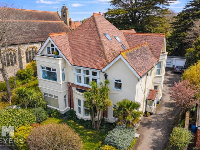 Flat for sale in Boscombe, Bournemouth