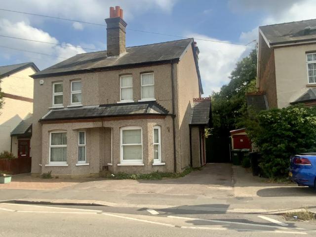 Flat for sale in Epsom, Surrey