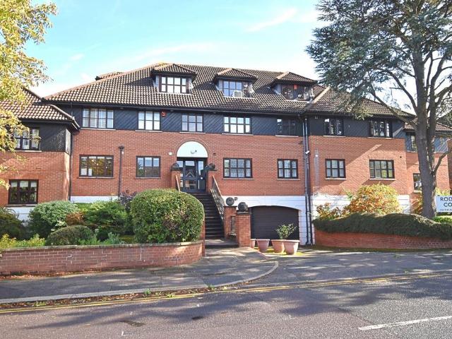Flat for sale in Highams Park, Greater London