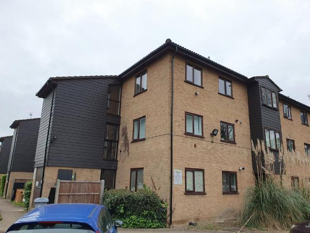 Flat for sale in Slough