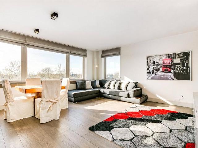 Flat for sale in Paddington, Greater London
