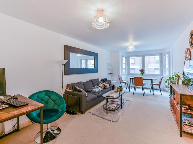 Flat for sale in Paddington, Greater London