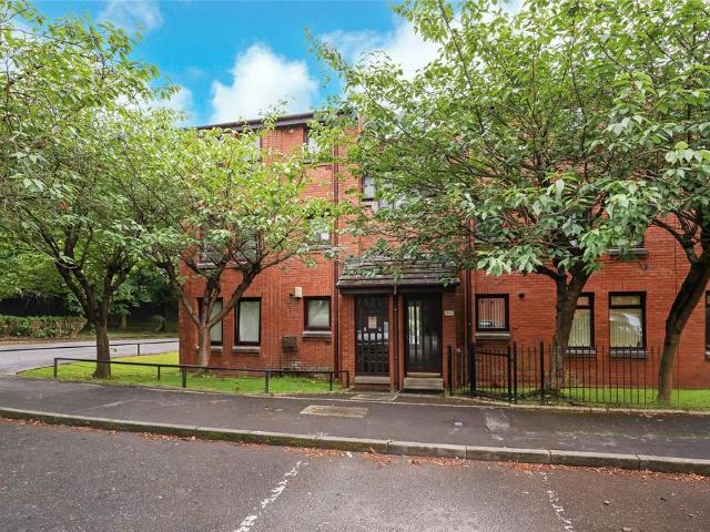 Flat for sale in Budhill, Scotland