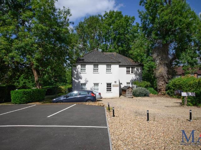 Flat for sale in Elstree and Borehamwood, Elstree