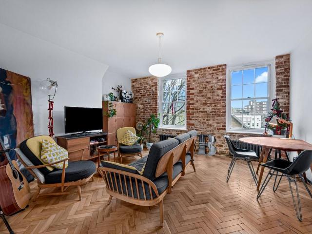 Flat for sale in Barnsbury, Greater London