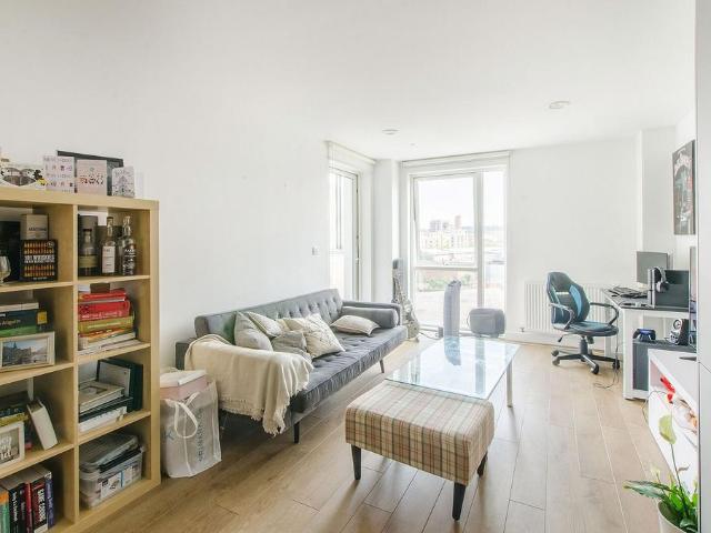 Flat for sale in London Borough of Lewisham, Deptford