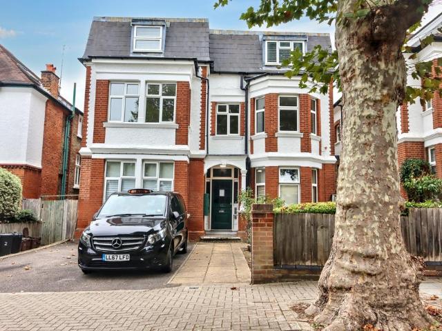 Flat for sale in London Borough of Wandsworth, Greater London