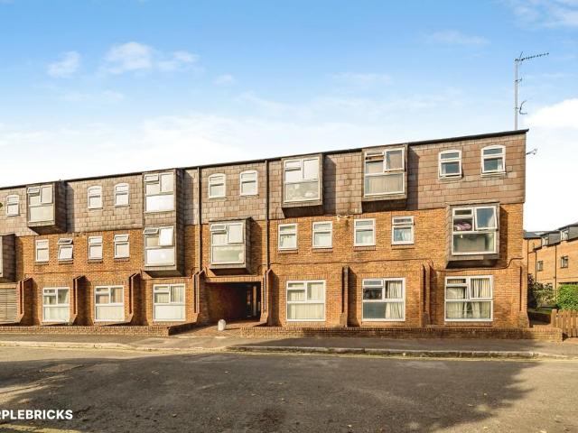 Flat for sale in High Wycombe Community Board, High Wycombe