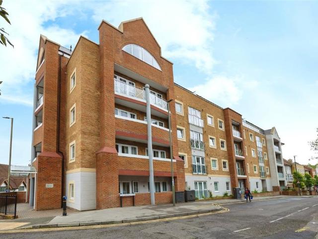Flat for sale in Holloway Hill, Fole