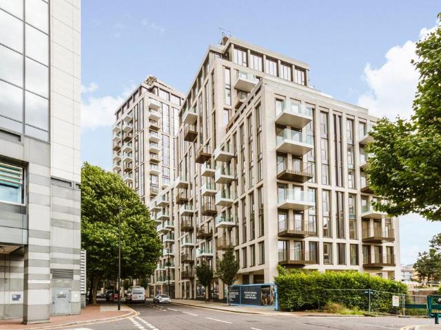 Flat for sale in St. George in the East, Wapping