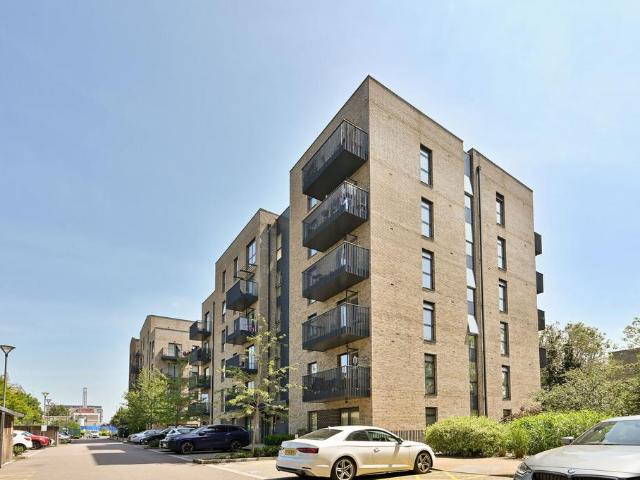 Flat for sale in Holywell Estate, North Watford