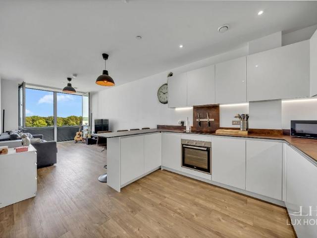 Flat for sale in Navestock Side, Essex