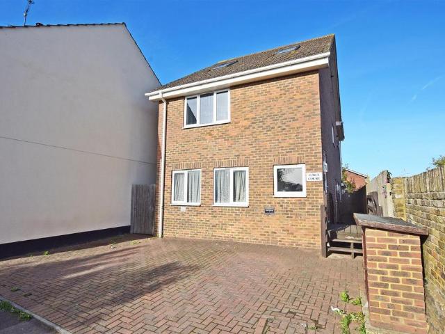 Flat for sale in Rainham, Gillingham