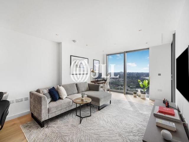 Flat for sale in Canary Wharf, Greater London