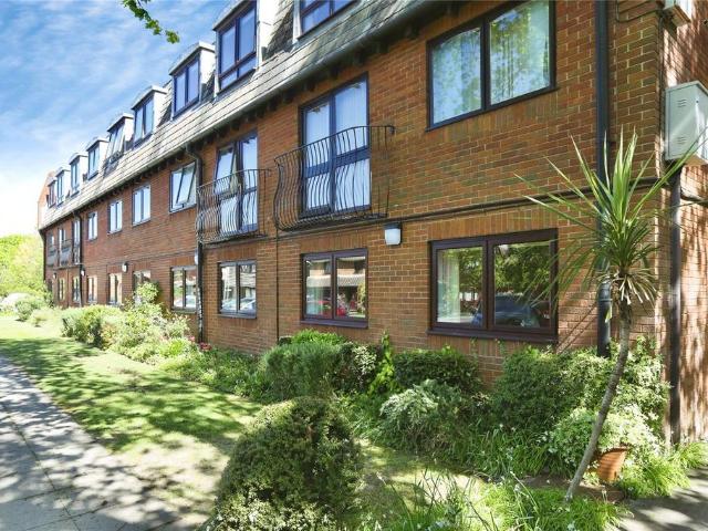 Flat for sale in Fareham, Hampshire