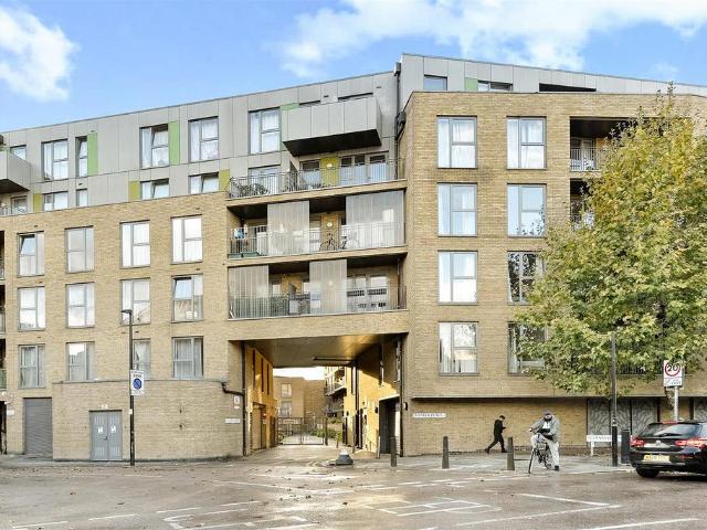 Flat for sale in Stepney, Greater London