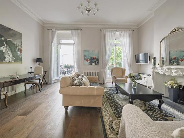 Flat for sale in Bayswater, Greater London