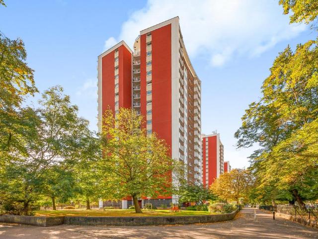 Flat for sale in London Borough of Lewisham, Ladywell
