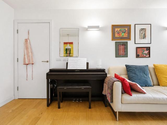 Flat for sale in Maida Hill, Greater London