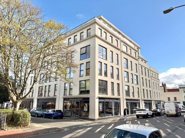 Flat for sale in Milverton, Warwick
