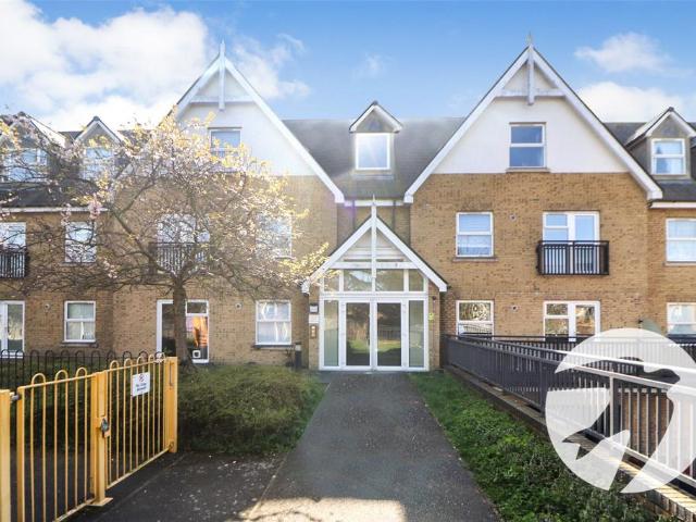 Flat for sale in Crayford, Greater London