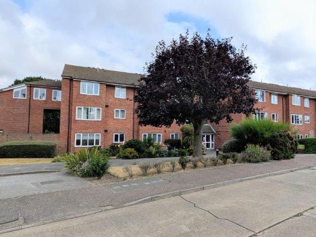 Flat for sale in Dale Hill, Essex