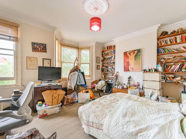 Flat for sale in Dollis Hill, Greater London
