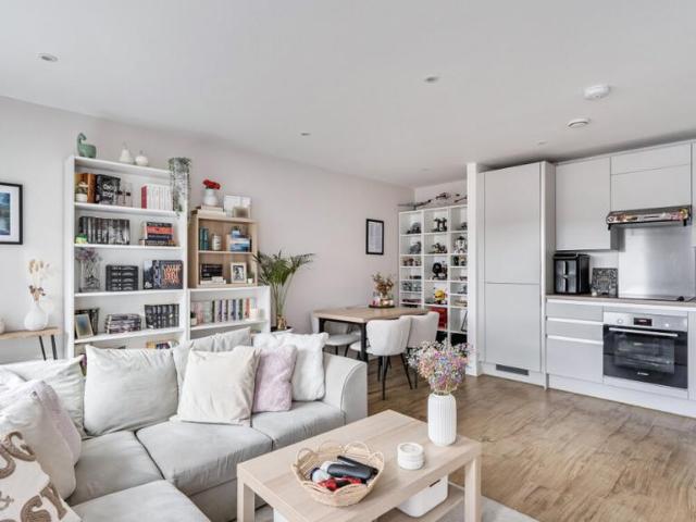 Flat for sale in Lower Halliford, Surrey